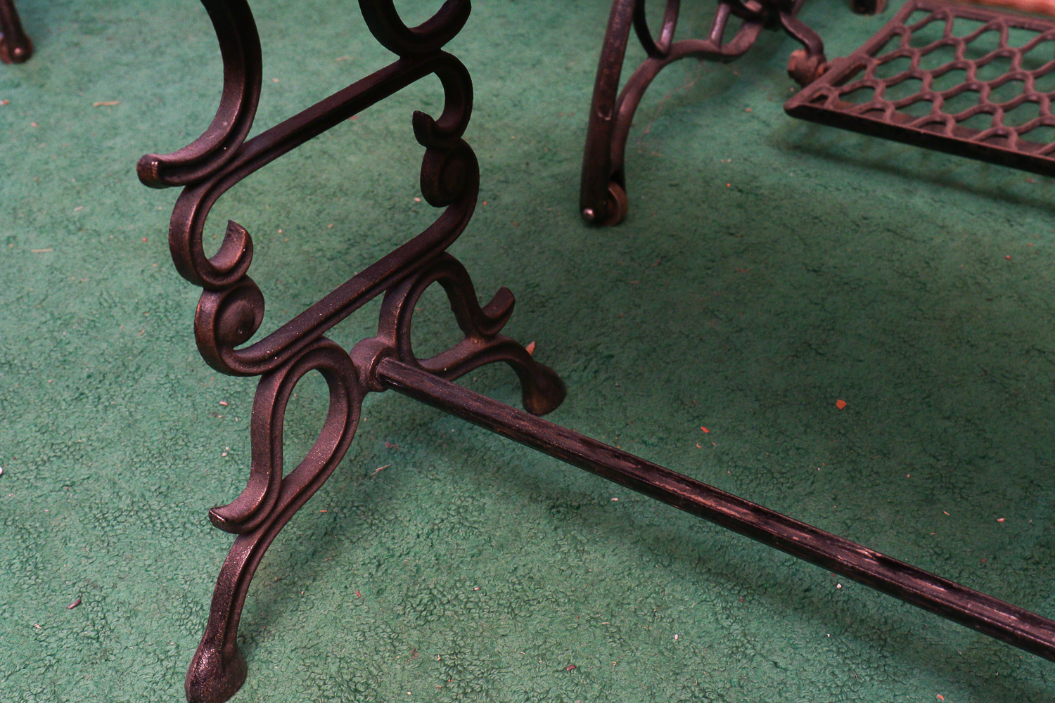 Antique Singer Sewing Machine, Bench and Thimbles