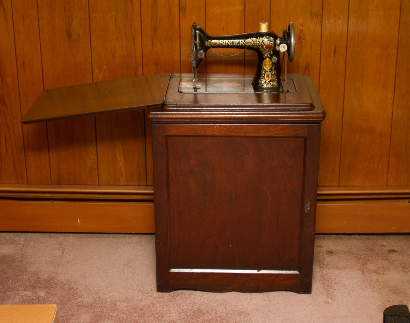Vintage Singer Sewing Machine and Cabinet