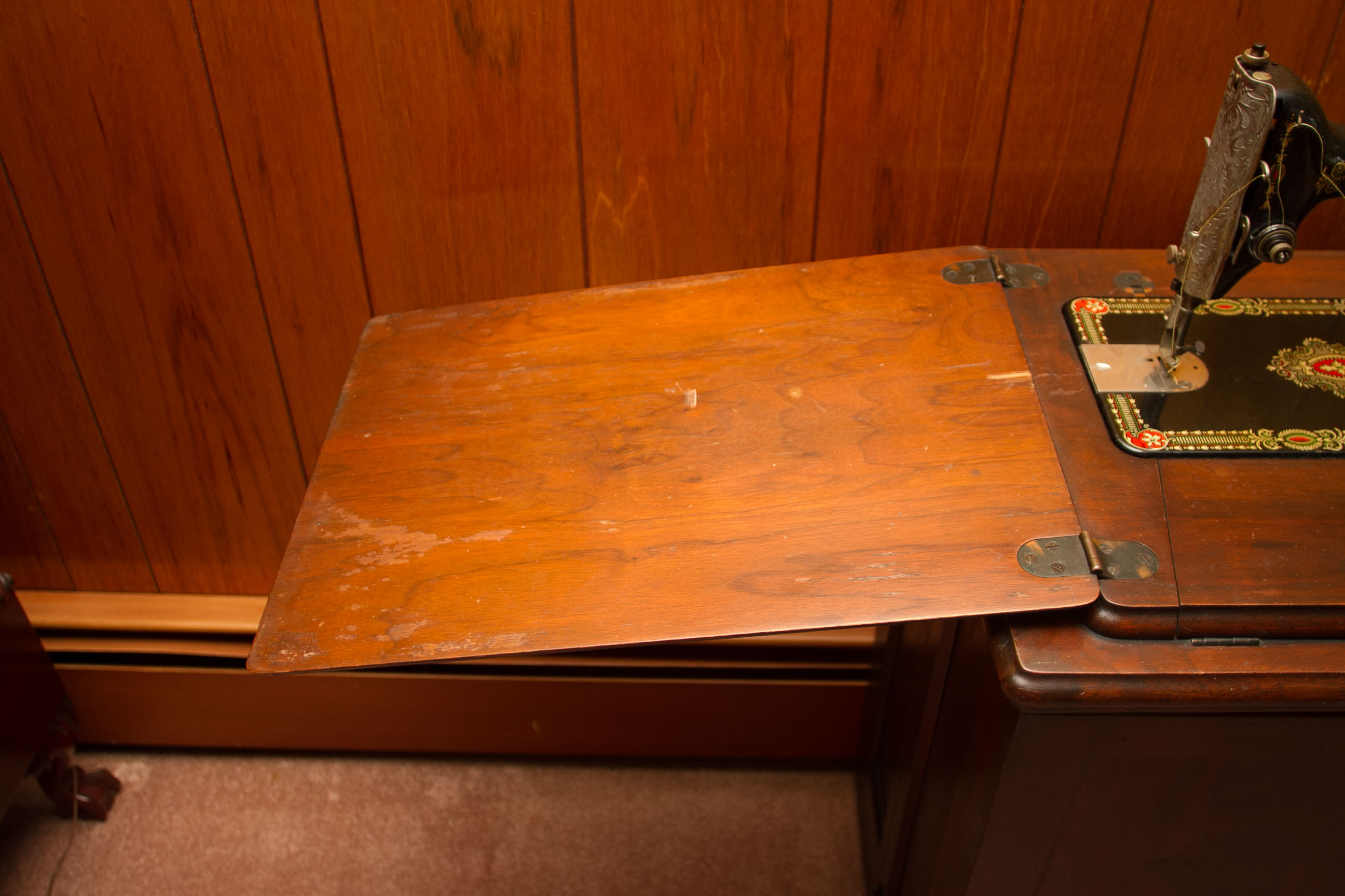 Vintage Singer Sewing Machine and Cabinet