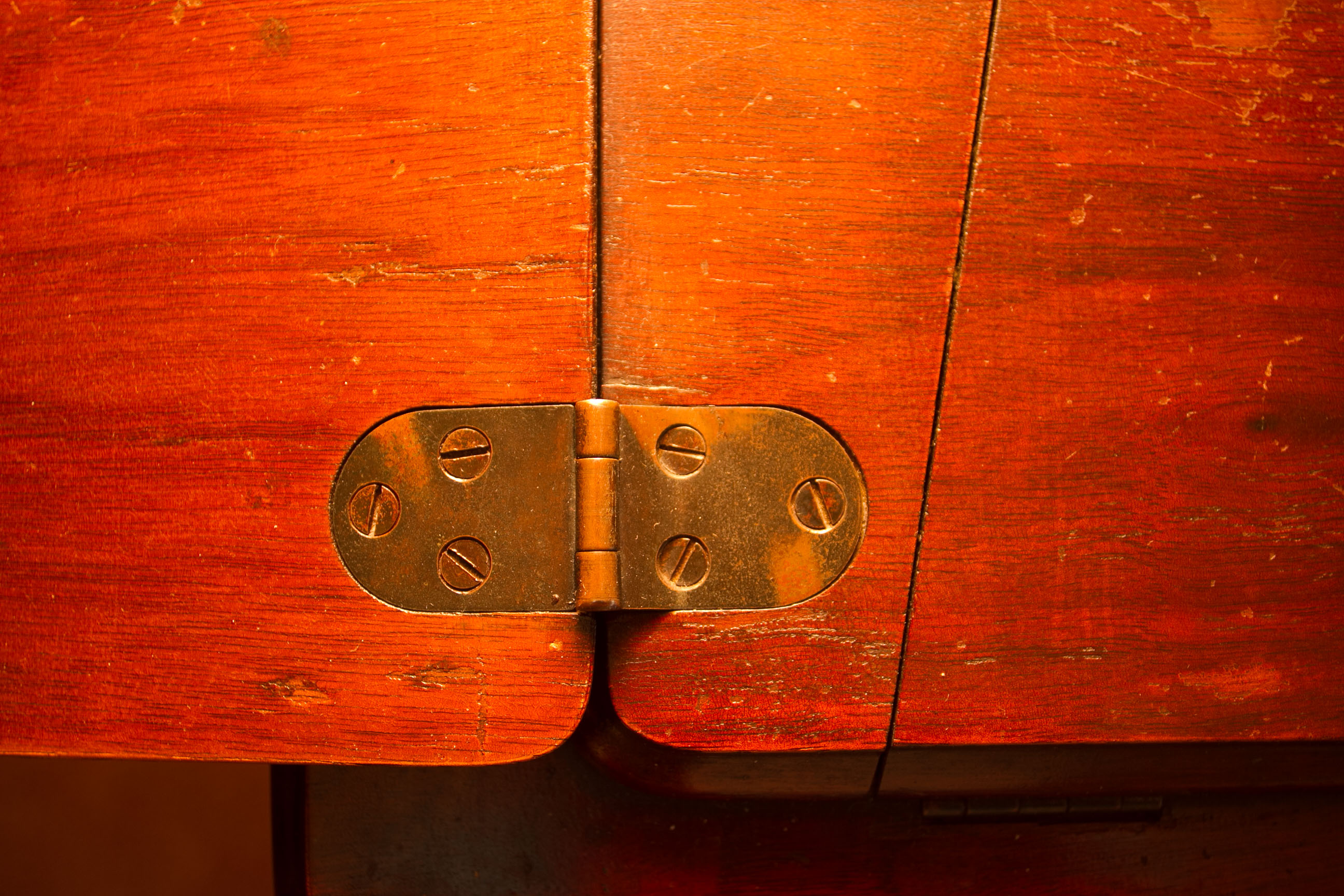 Vintage Singer Sewing Machine and Cabinet