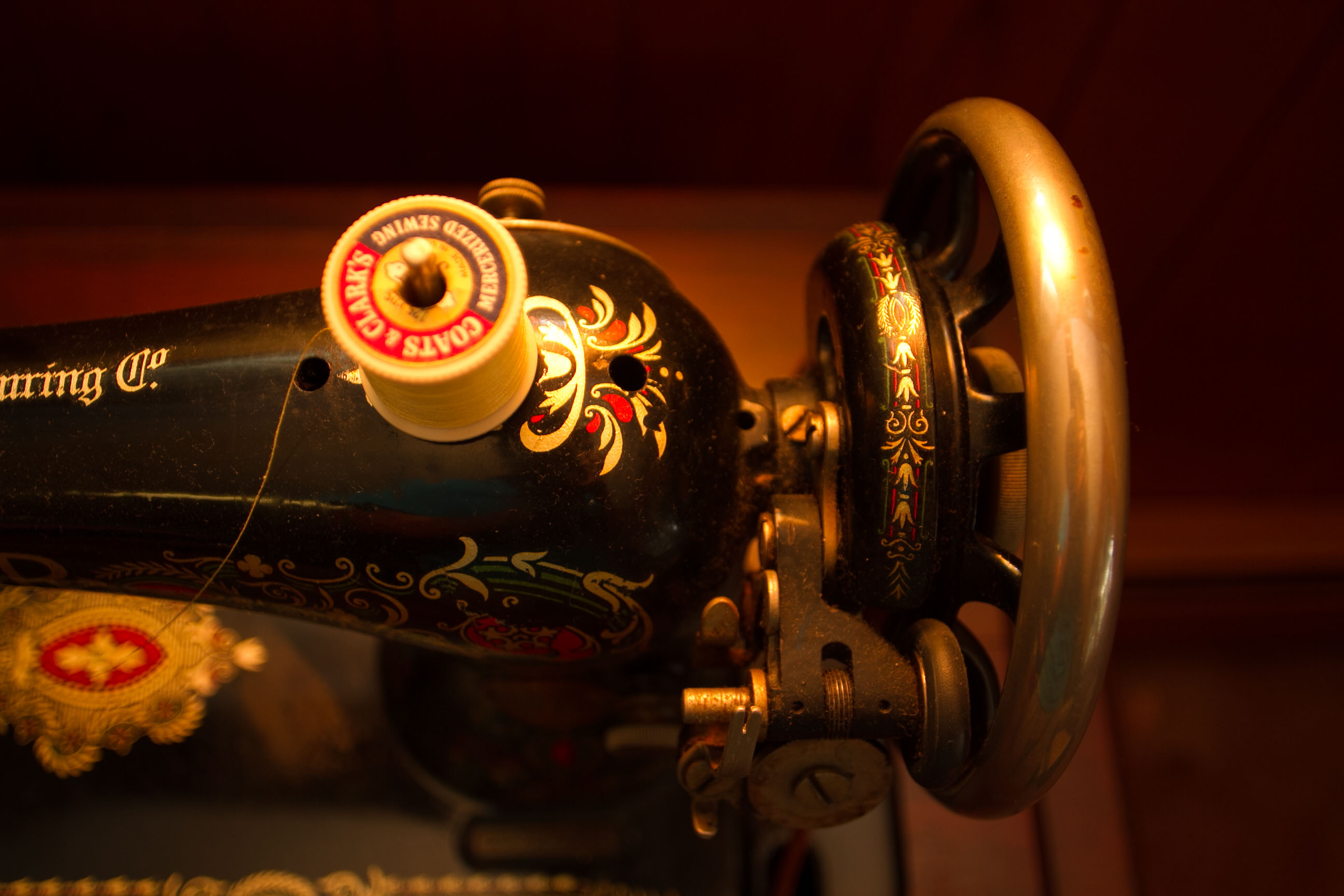 Vintage Singer Sewing Machine and Cabinet