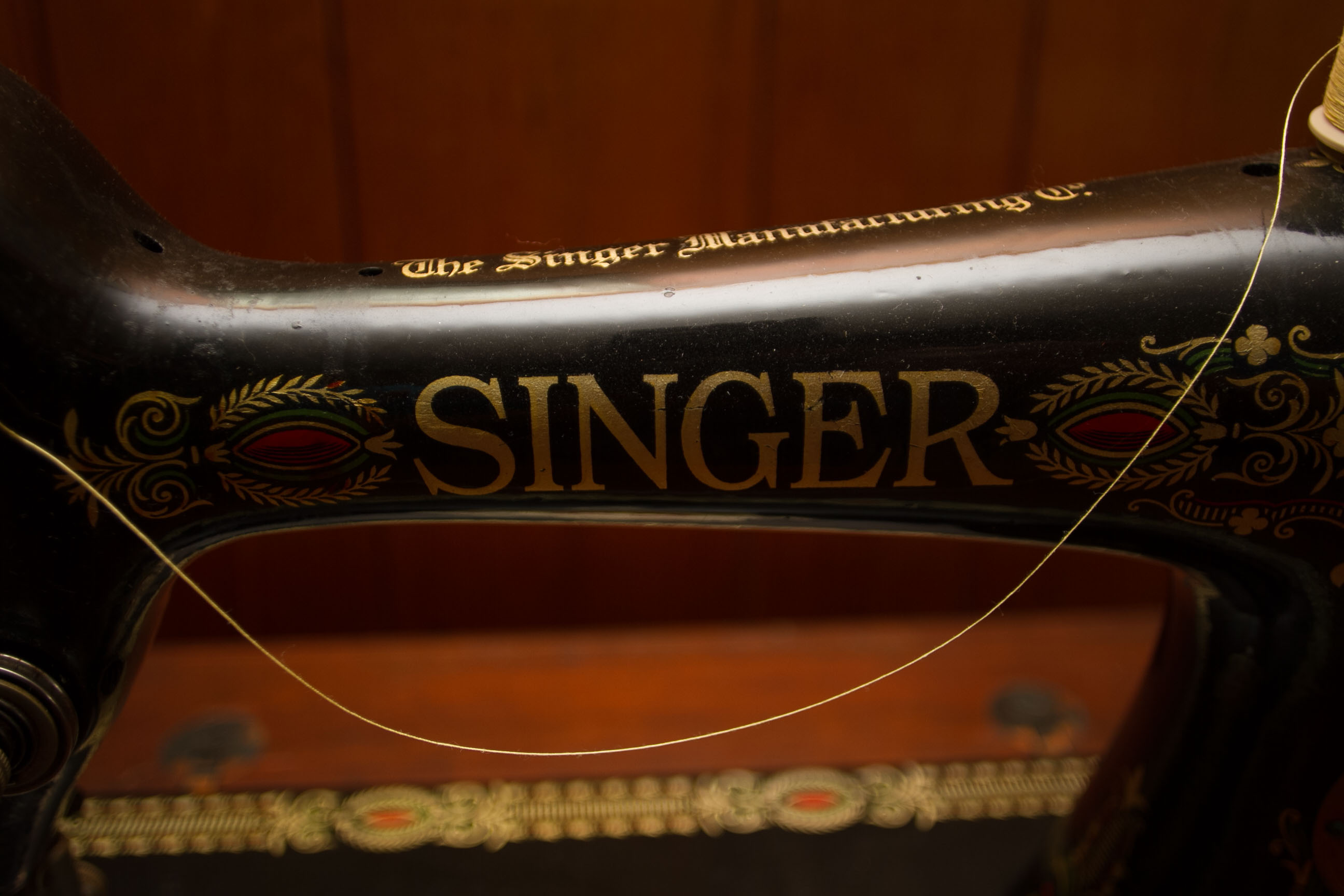 Vintage Singer Sewing Machine and Cabinet
