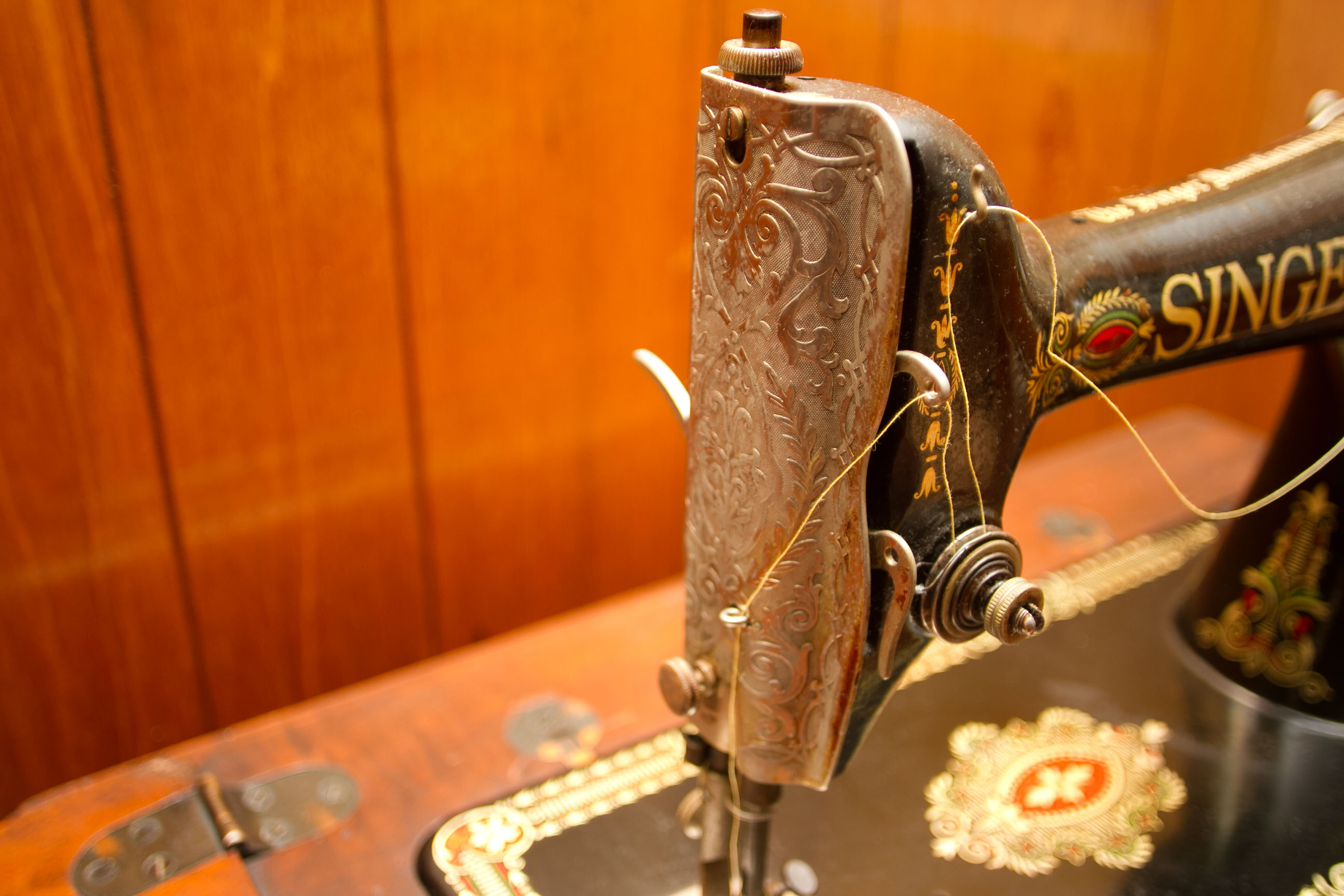 Vintage Singer Sewing Machine and Cabinet