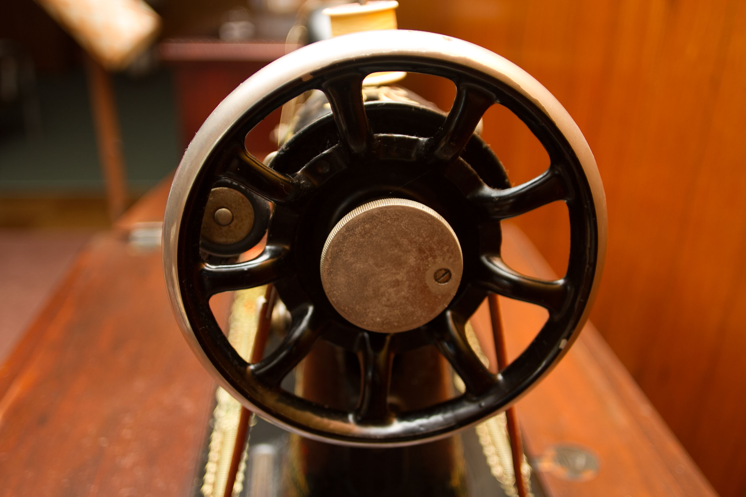 Vintage Singer Sewing Machine and Cabinet