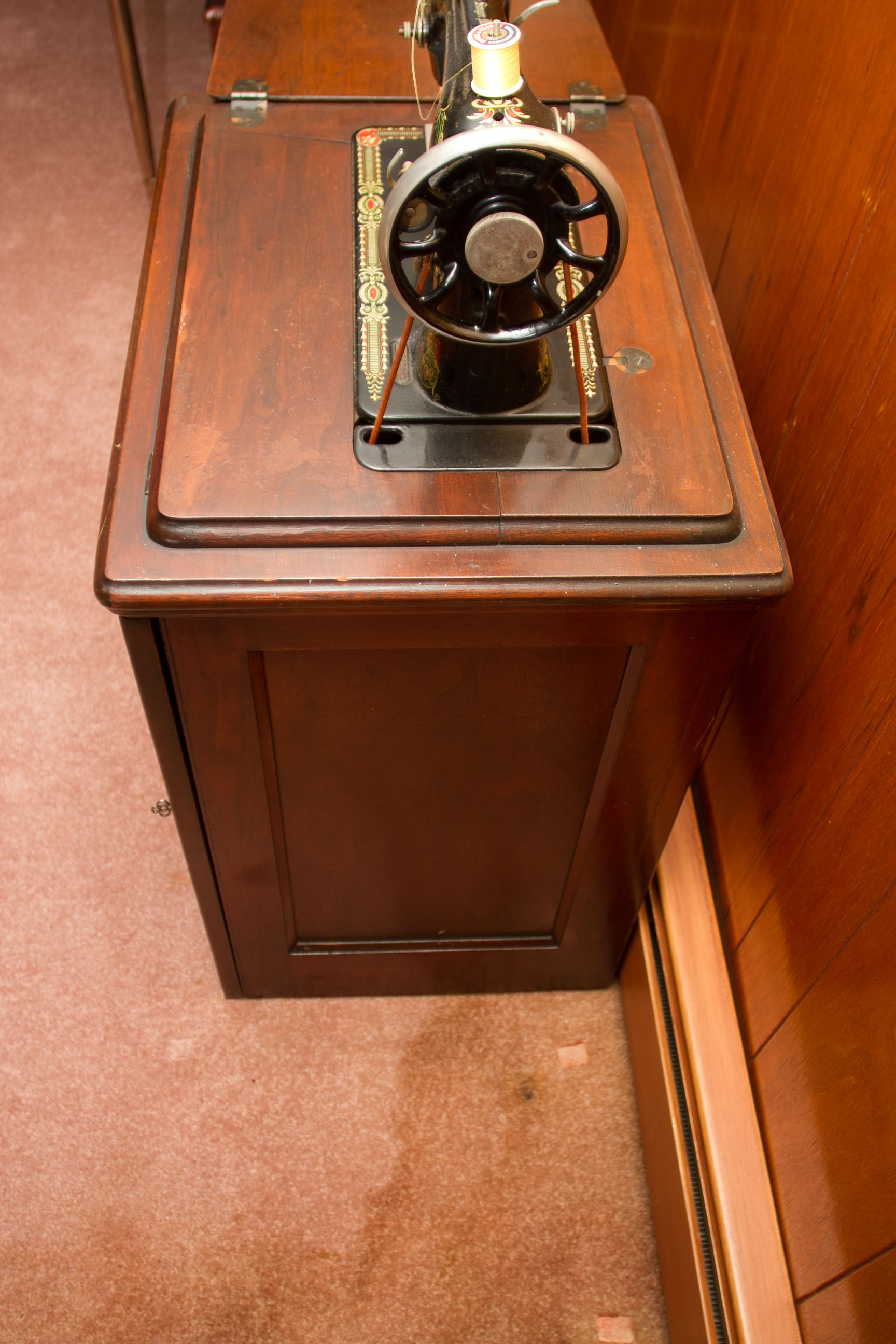 Vintage Singer Sewing Machine and Cabinet
