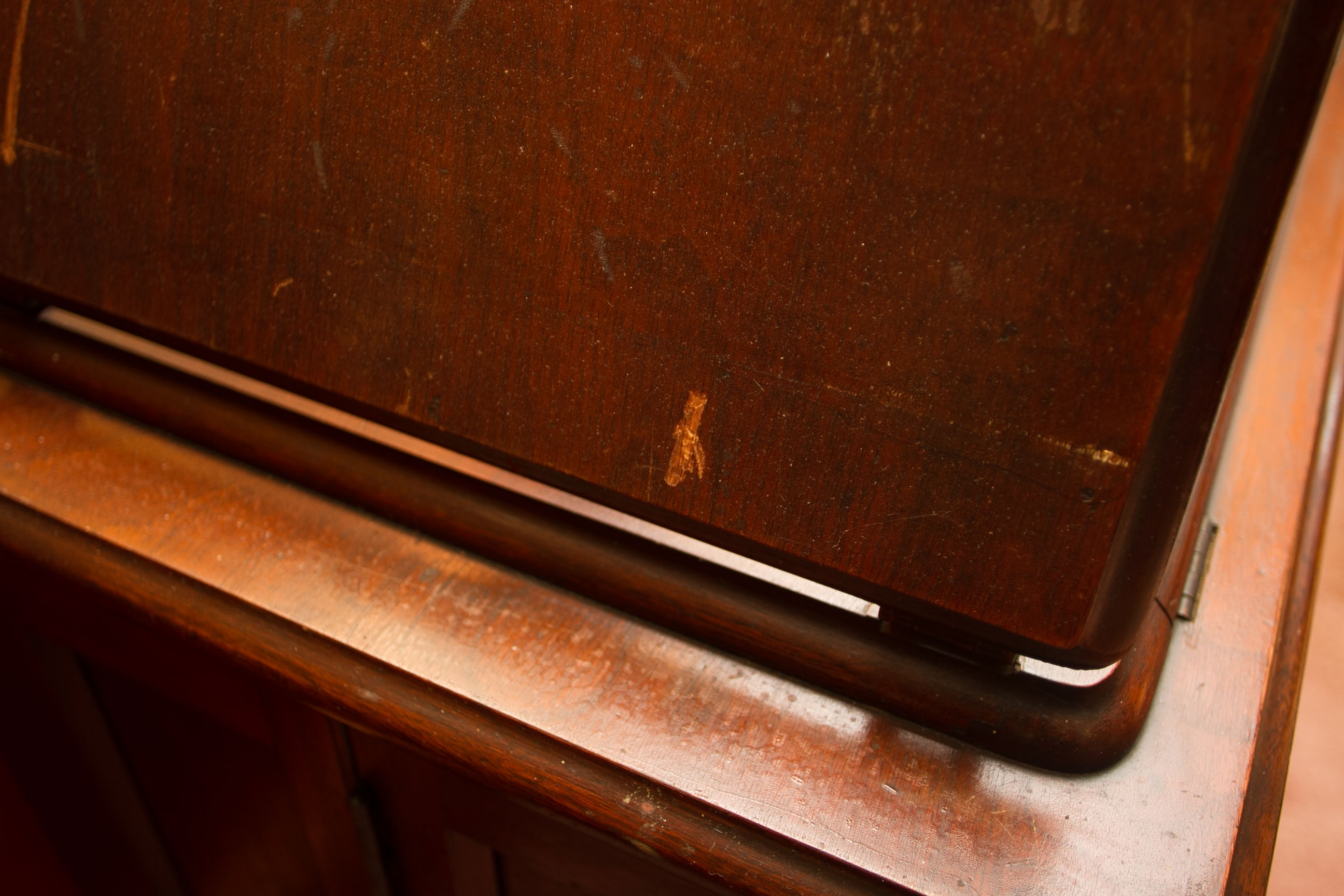 Vintage Singer Sewing Machine and Cabinet