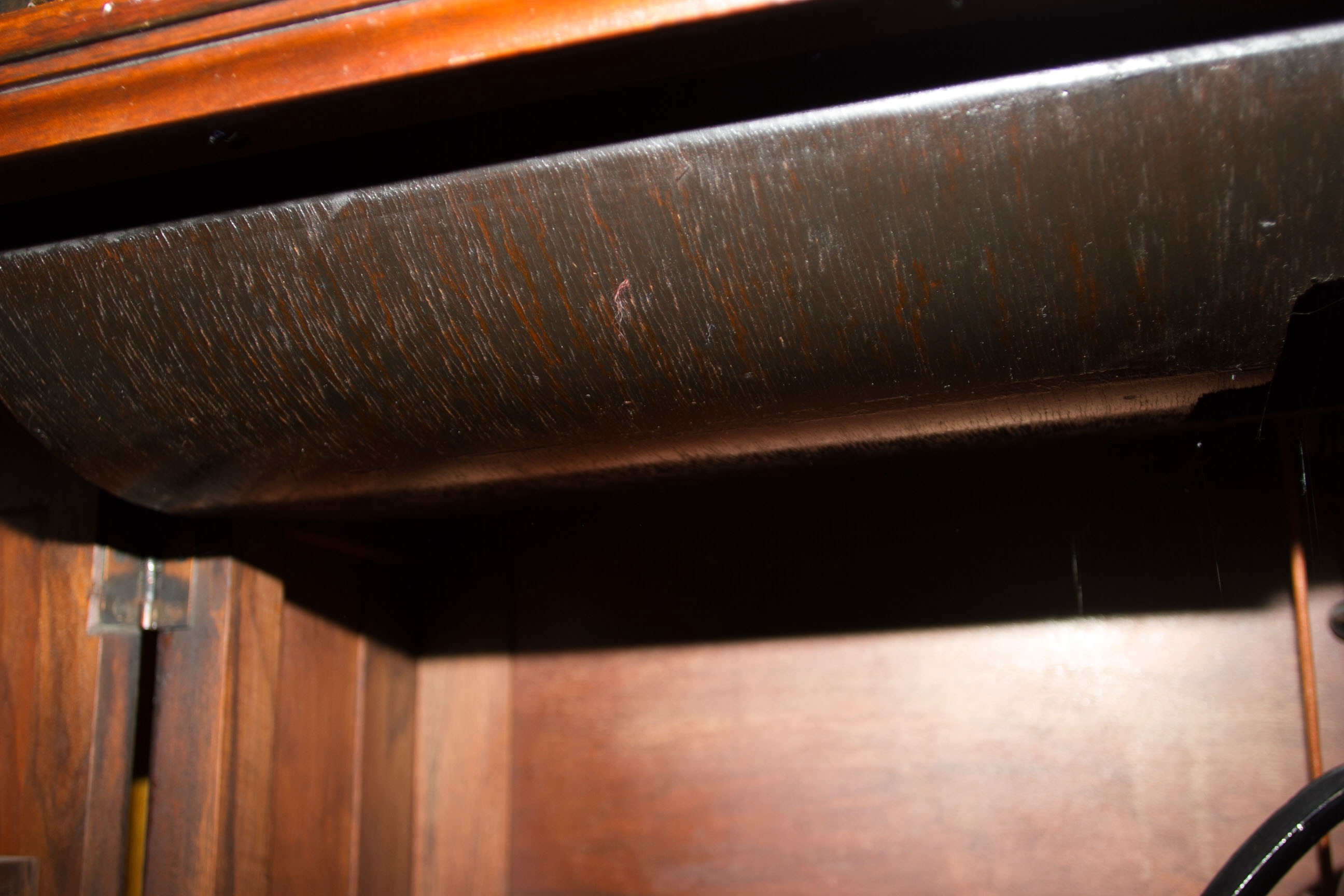 Vintage Singer Sewing Machine and Cabinet