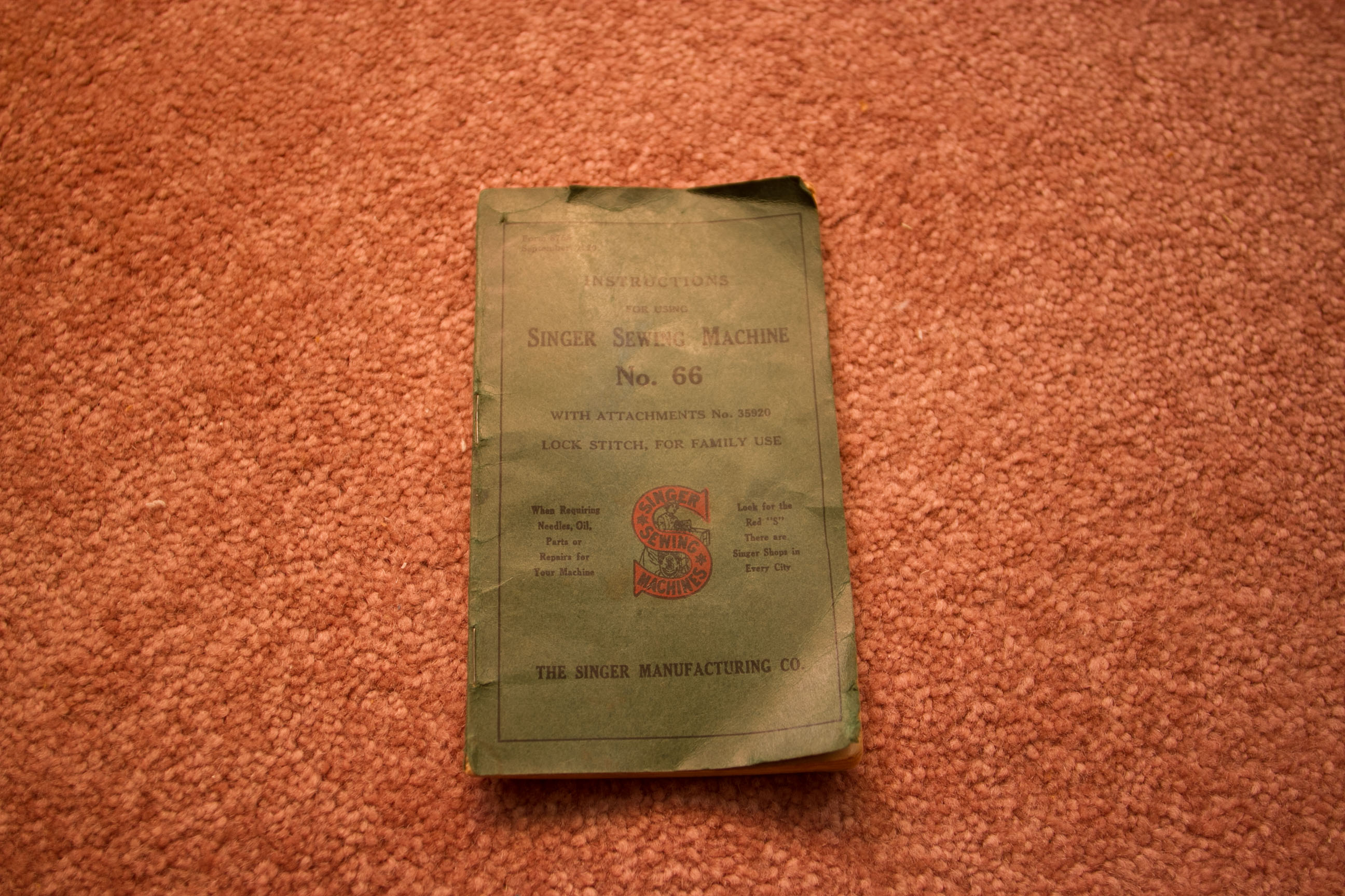 Vintage Singer Sewing Machine and Cabinet