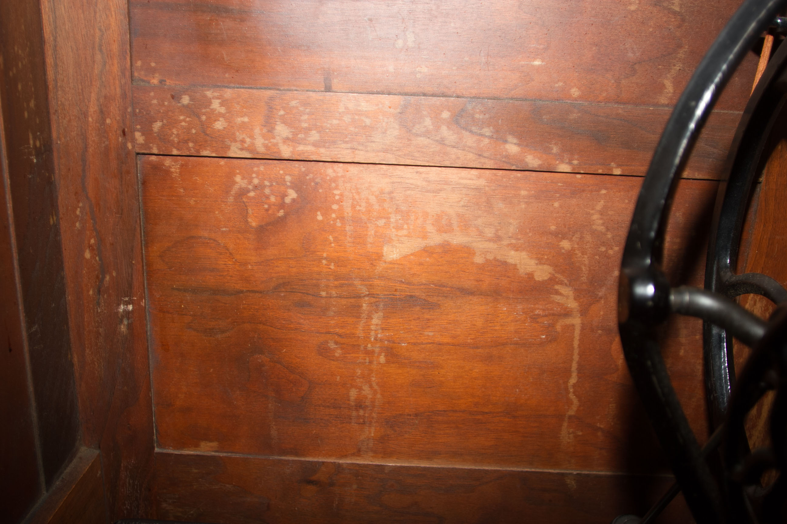 Vintage Singer Sewing Machine and Cabinet