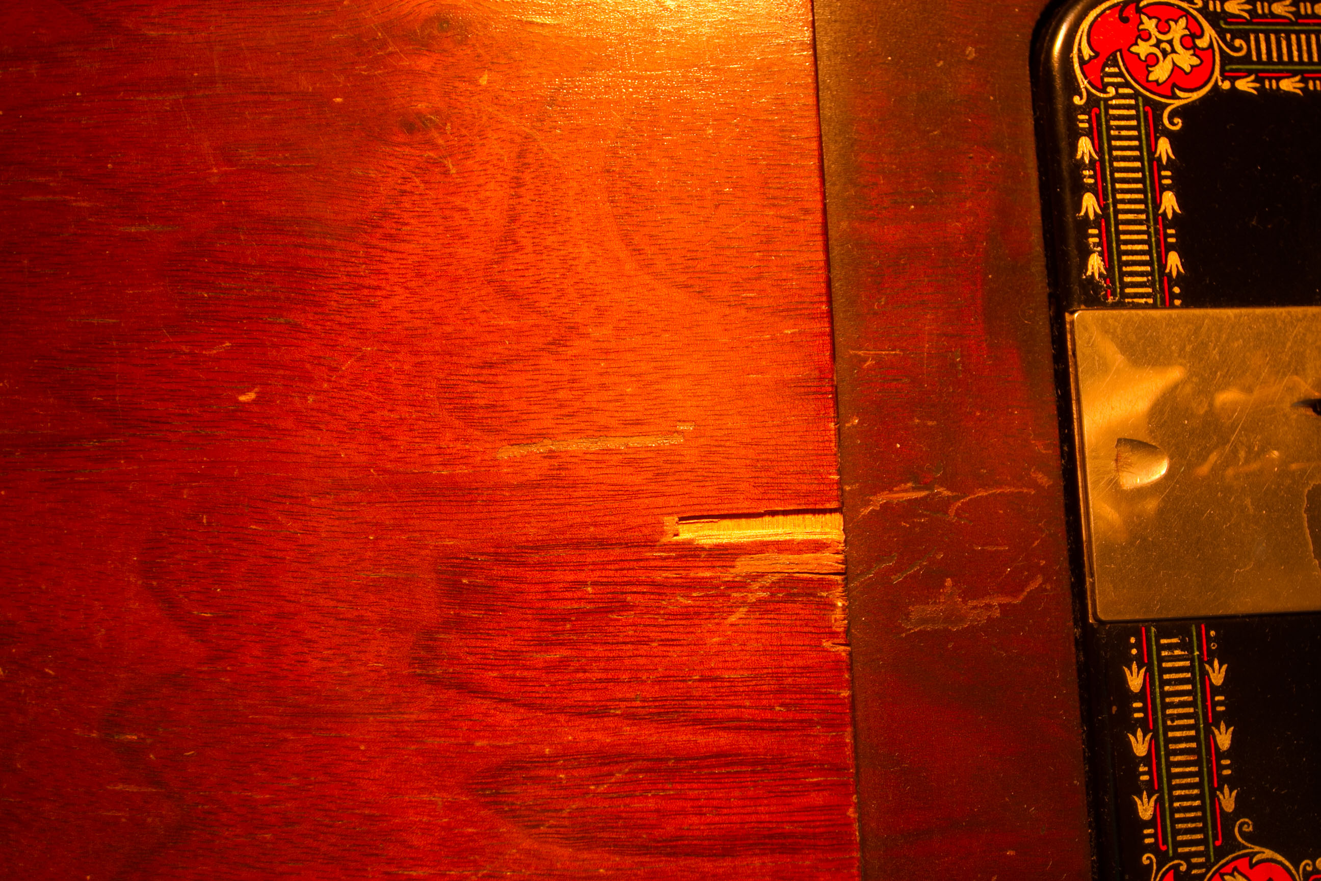 Vintage Singer Sewing Machine and Cabinet