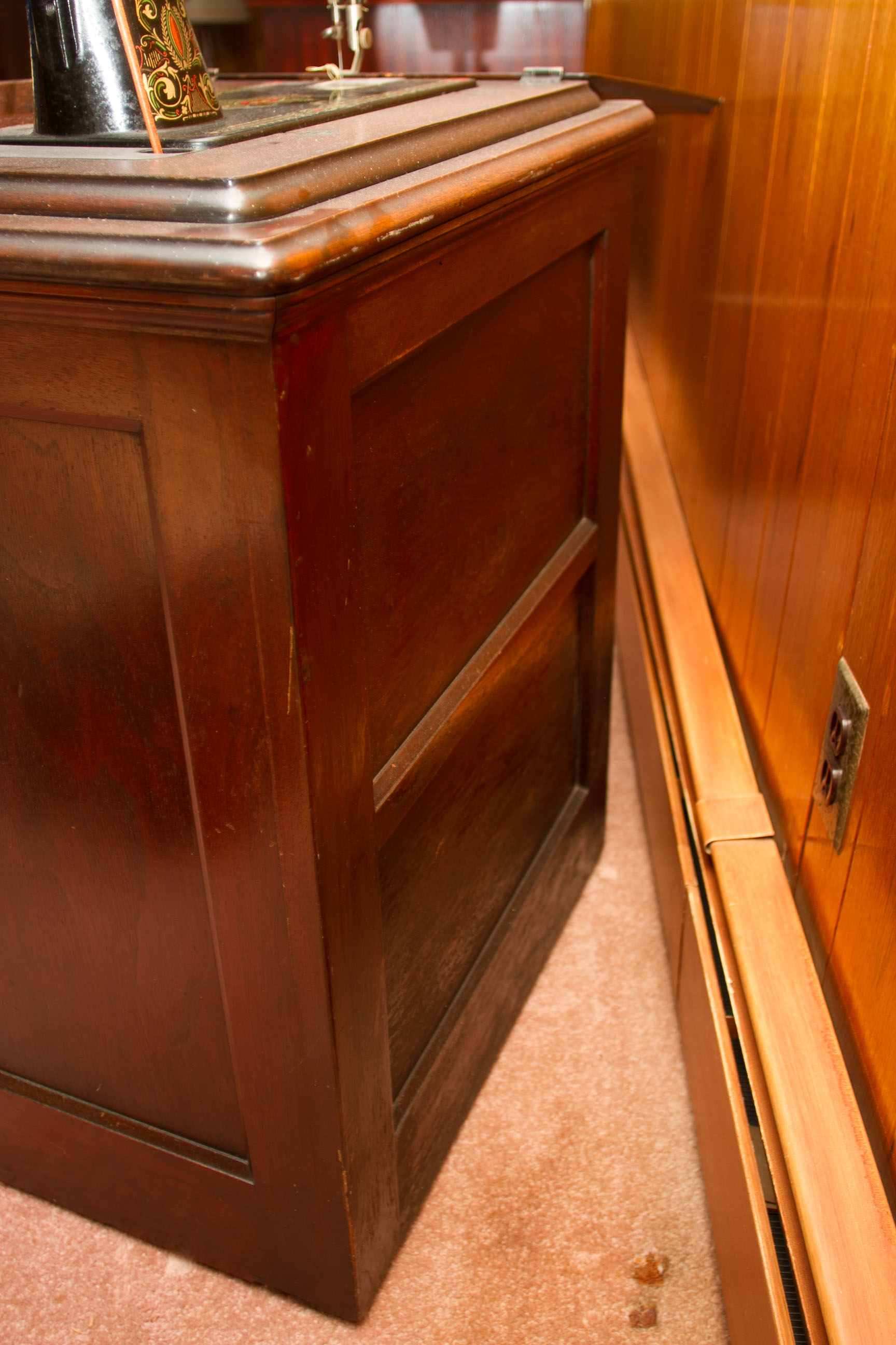 Vintage Singer Sewing Machine and Cabinet