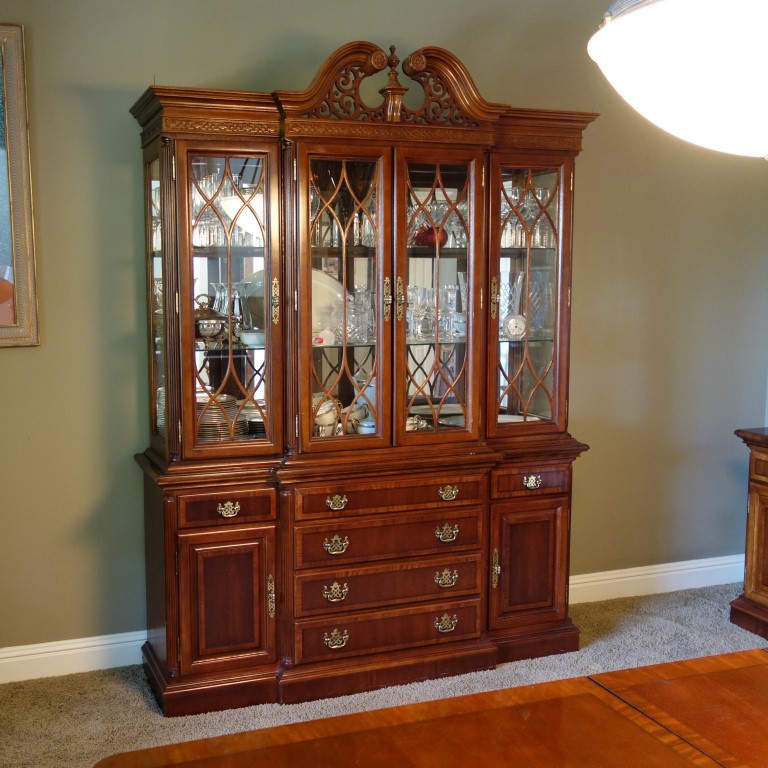 Chippendale Style Universal Furniture China Cabinet