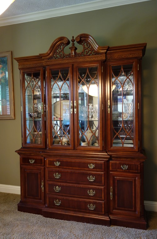 Chippendale Style Universal Furniture China Cabinet