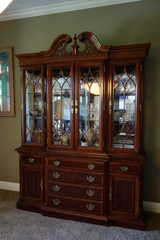 Chippendale Style Universal Furniture China Cabinet