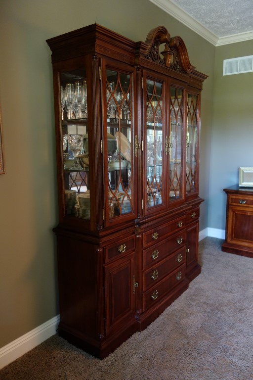 Chippendale Style Universal Furniture China Cabinet