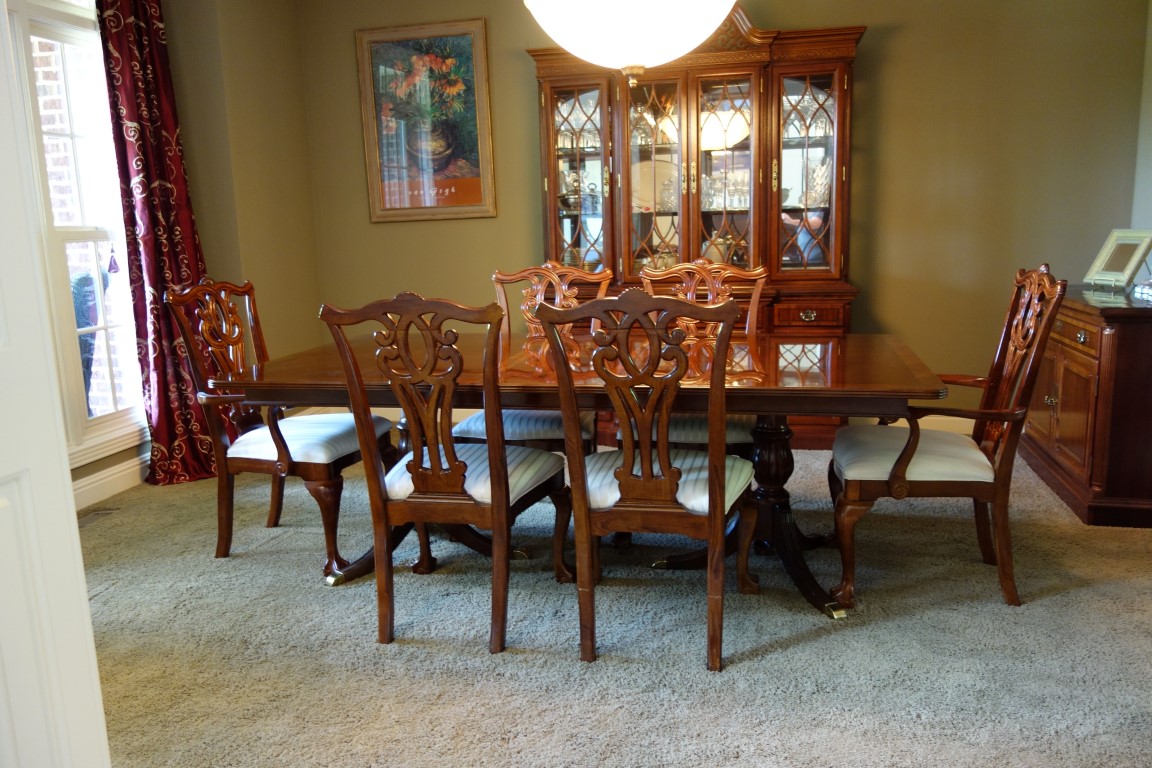 Universal Furniture Chippendale Style Dining Table And Six Chairs