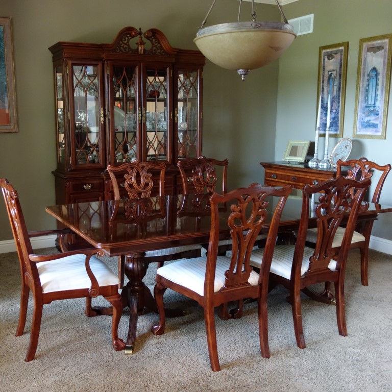 Universal Furniture Chippendale Style Dining Table And Six Chairs