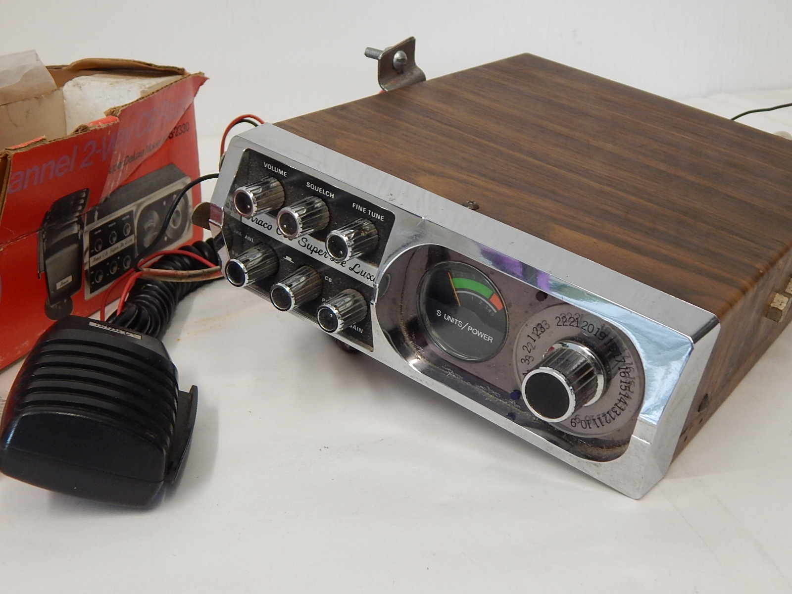 Kraco Super Deluxe CB Radio