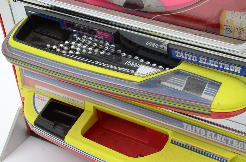 Taiyo Electron Electronic "Right Club" Pachinko Machine