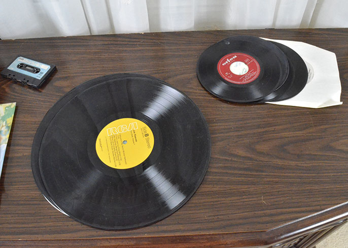 Vintage Soundesign Stereo Console with Microphone, Records and 8-Tracks