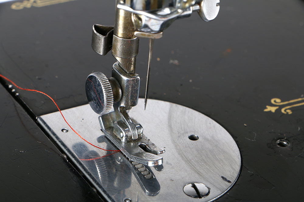 1948 Portable Electric Singer Sewing Machine