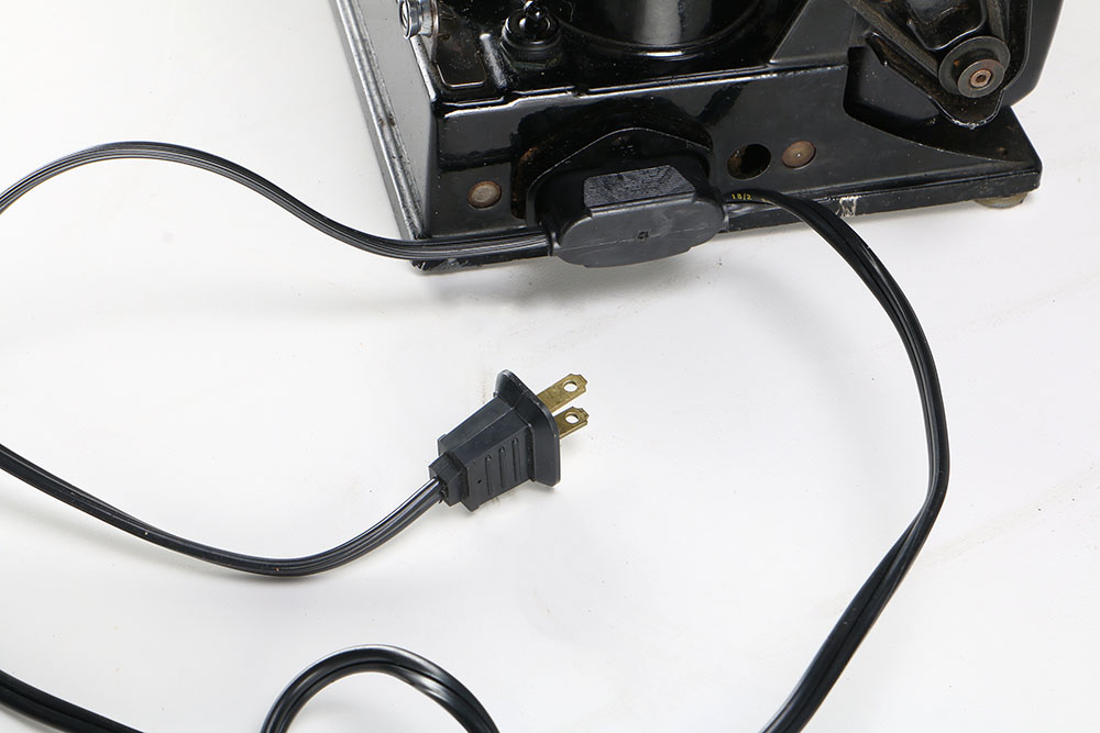 1948 Portable Electric Singer Sewing Machine