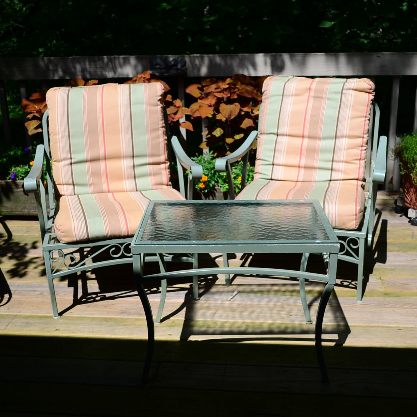 Outdoor Patio Chairs & End Table