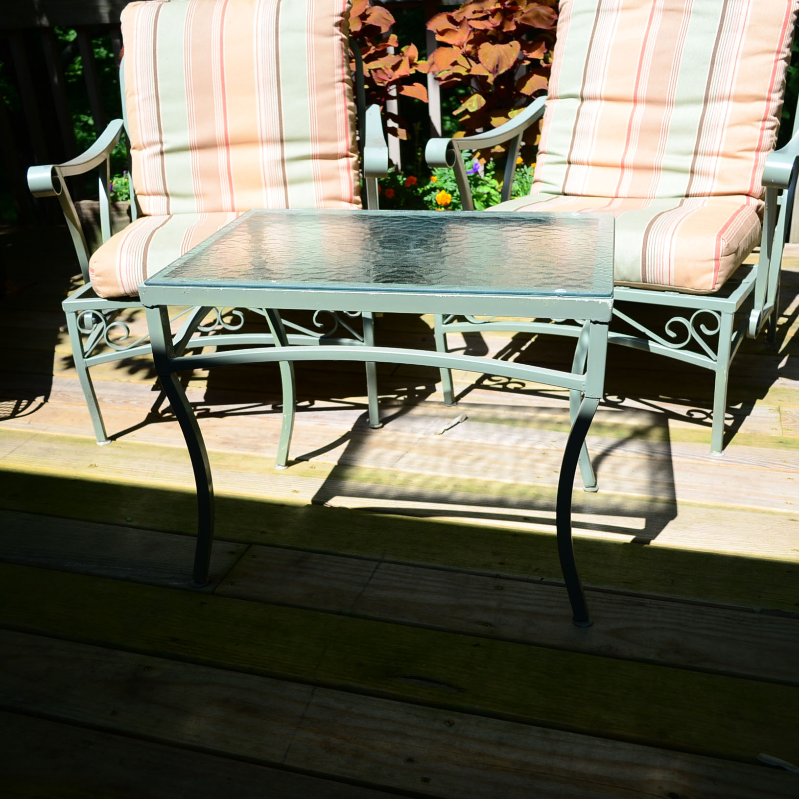 Outdoor Patio Chairs & End Table