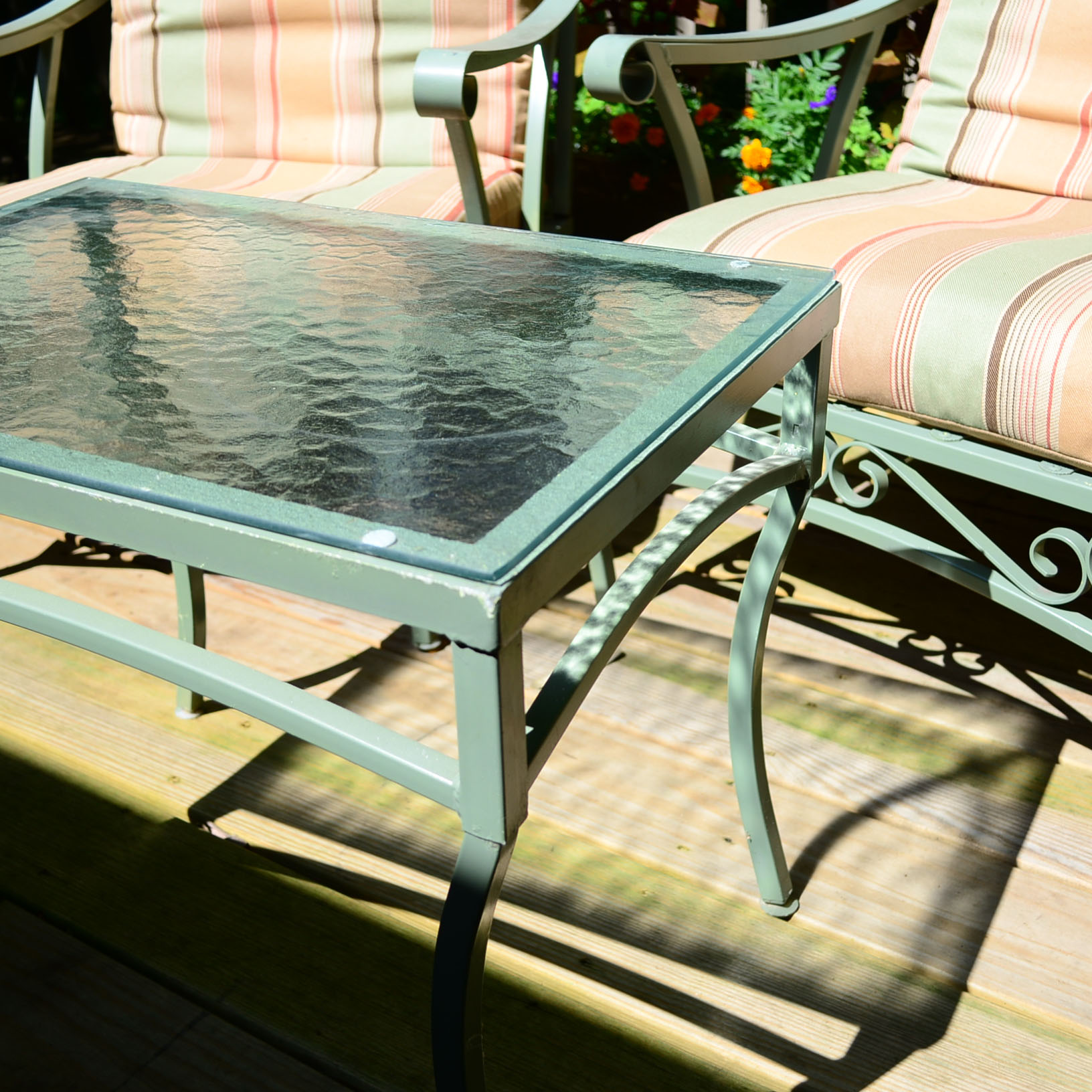 Outdoor Patio Chairs & End Table