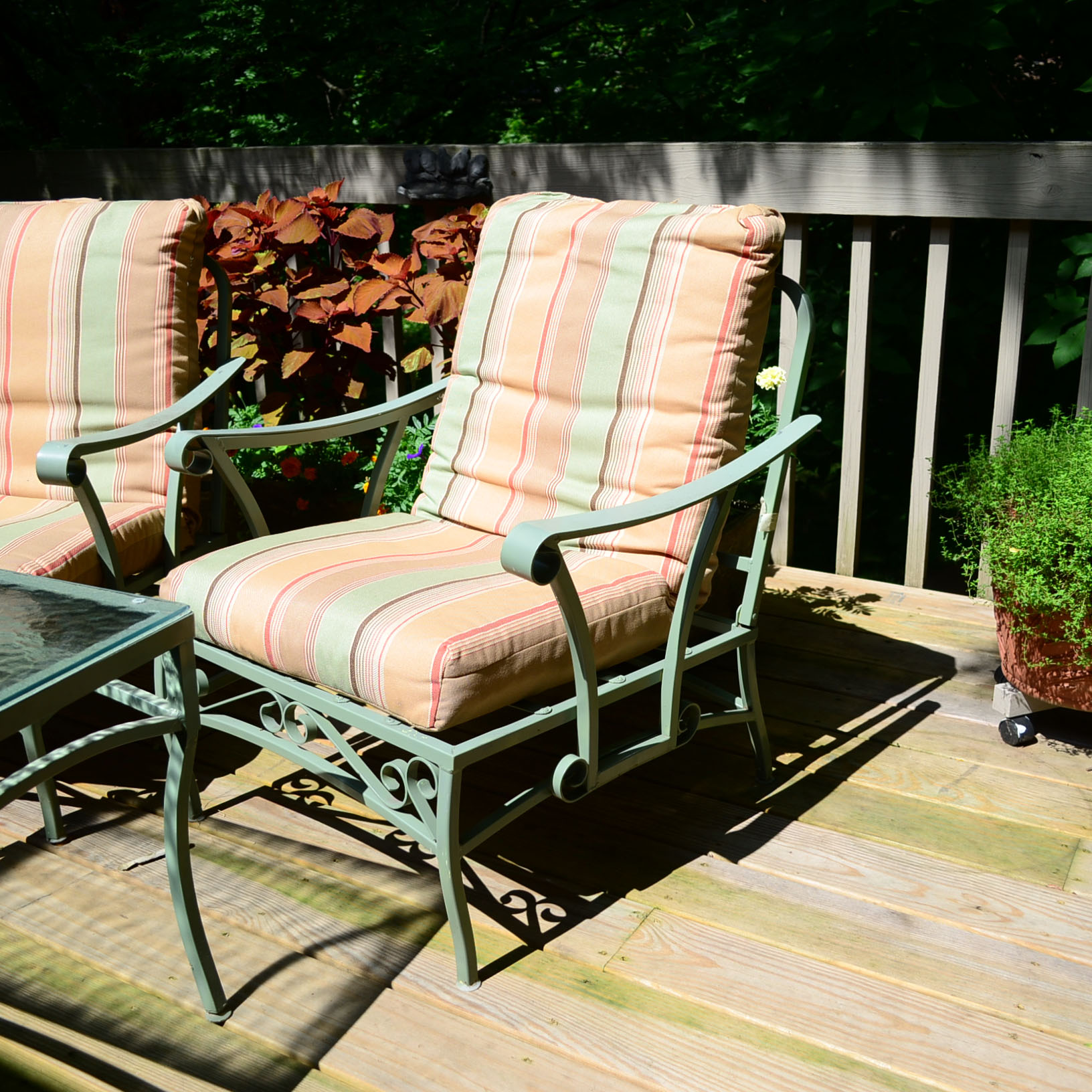 Outdoor Patio Chairs & End Table