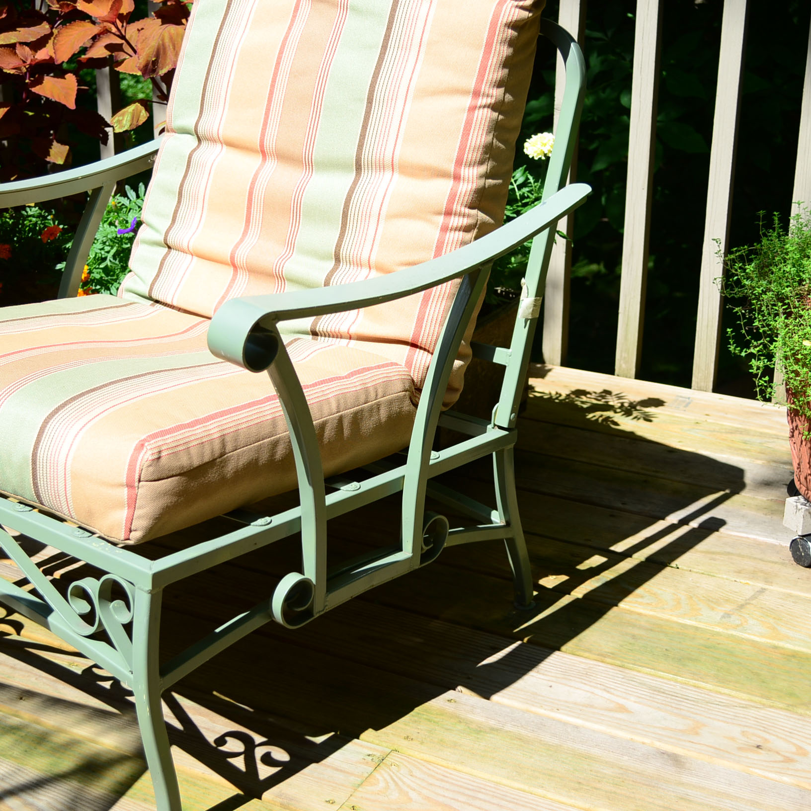 Outdoor Patio Chairs & End Table