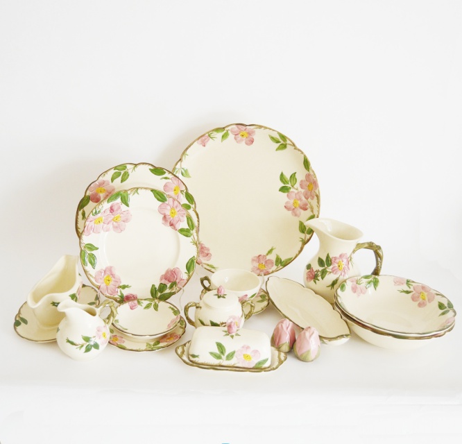 Franciscan Earthenware Dishes (90 pieces)