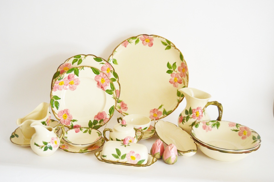 Franciscan Earthenware Dishes (90 pieces)