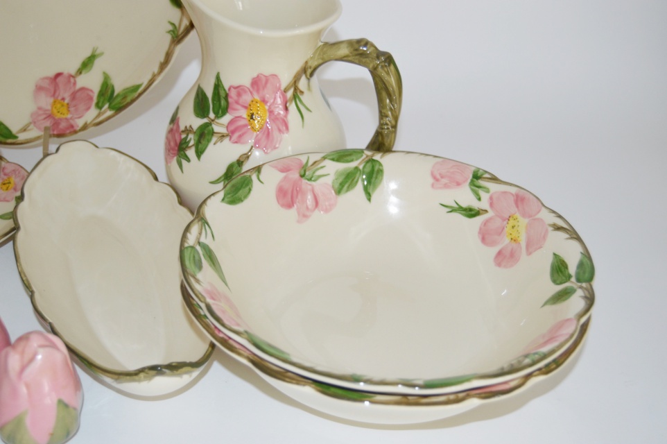 Franciscan Earthenware Dishes (90 pieces)