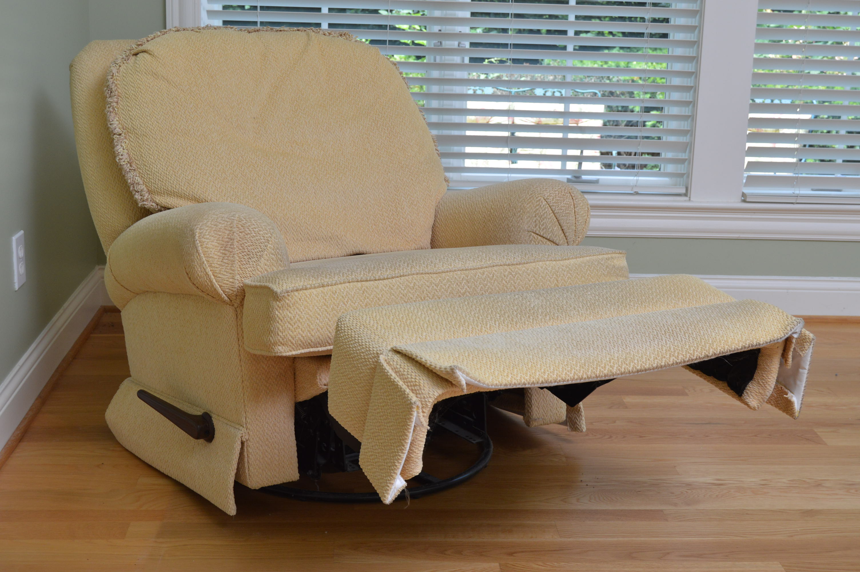 Norwalk Upholstered Recliner