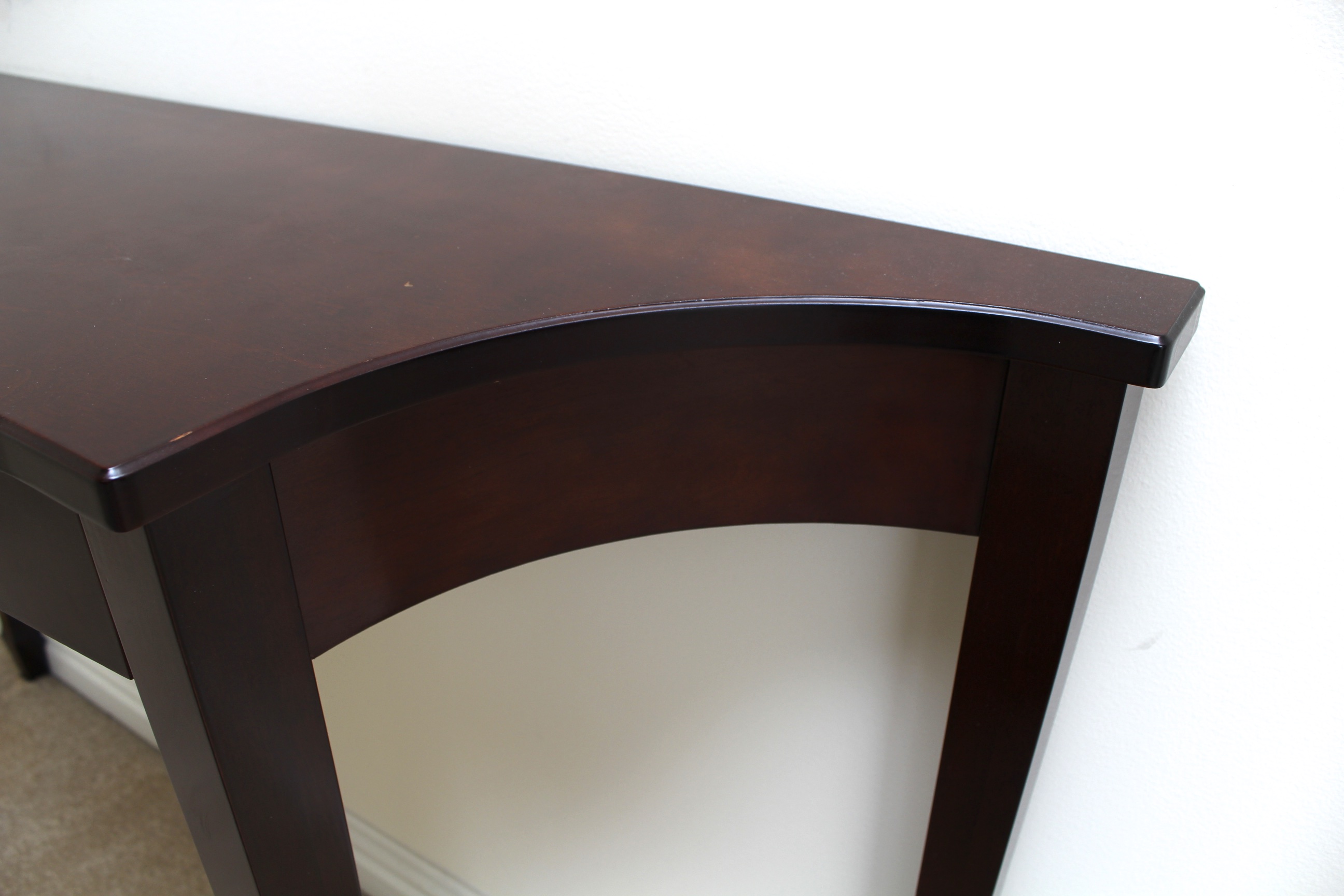 Mahogany Hue Pier Table
