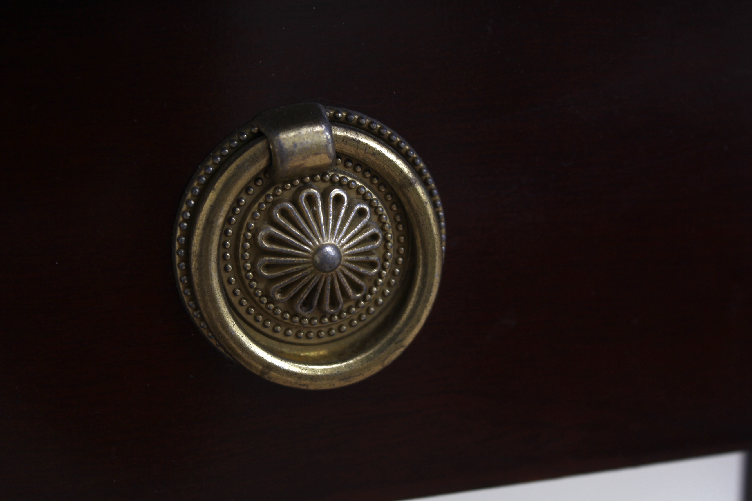 Mahogany Hue Pier Table