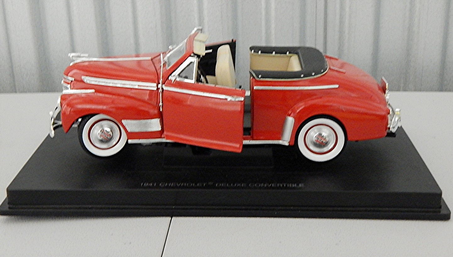 Classic 1:18 1941 Chevrolet Deluxe Convertible Model Car