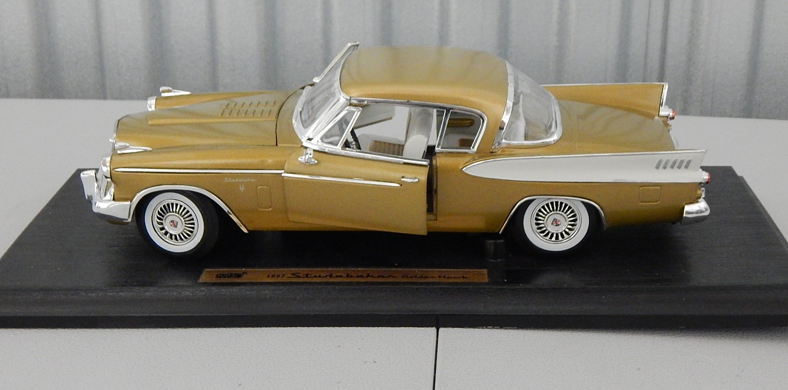 ANSO 1:18 1957 Stuebaker Golden Hawk
