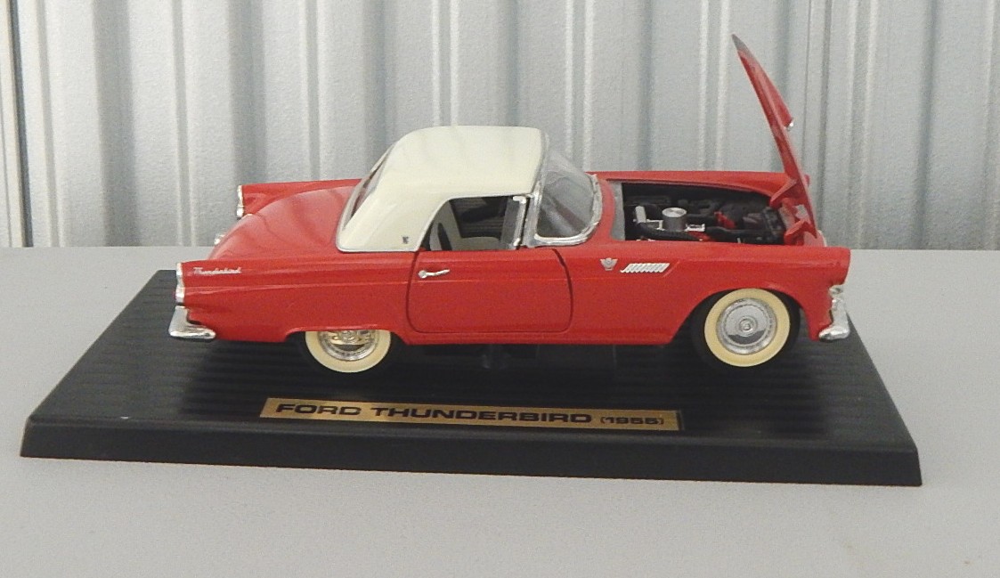1:18 Scale 1955 Ford Thunderbird