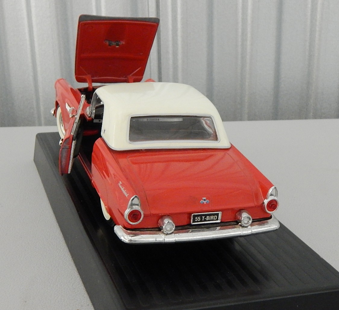 1:18 Scale 1955 Ford Thunderbird