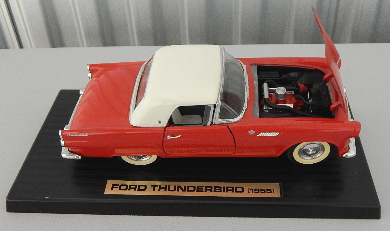 1:18 Scale 1955 Ford Thunderbird
