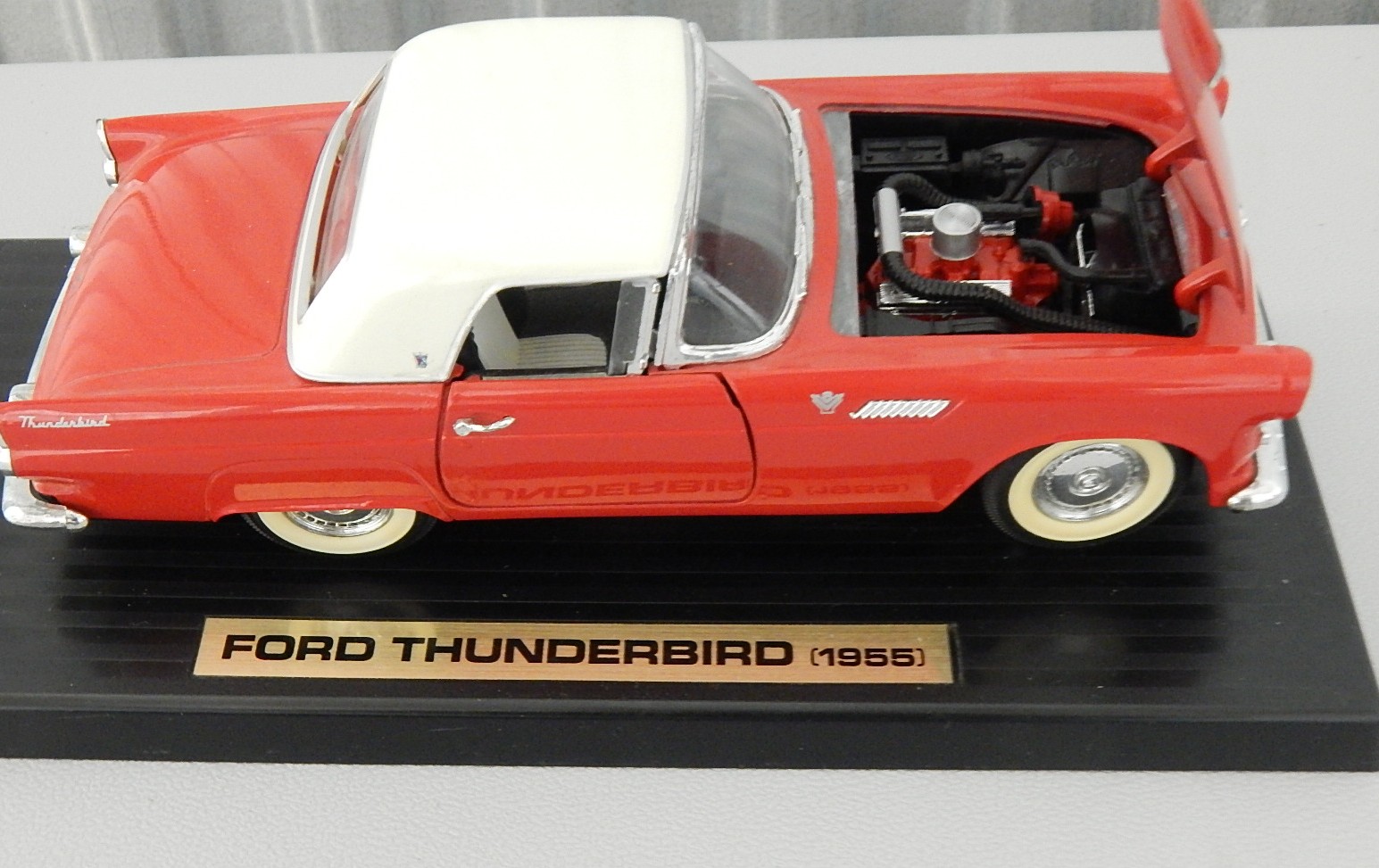 1:18 Scale 1955 Ford Thunderbird
