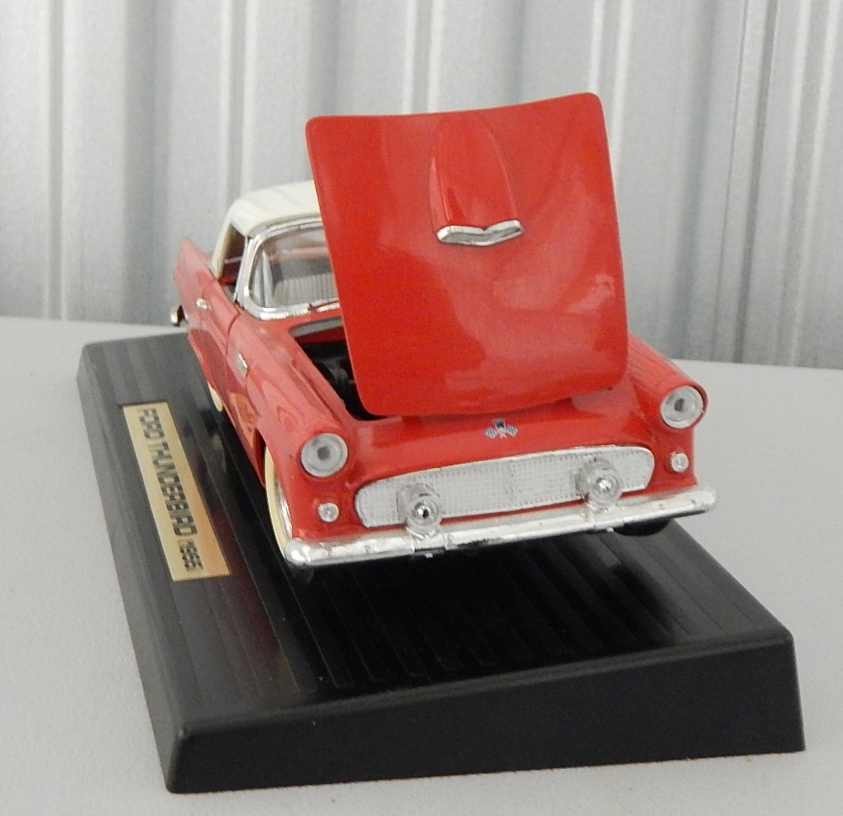 1:18 Scale 1955 Ford Thunderbird