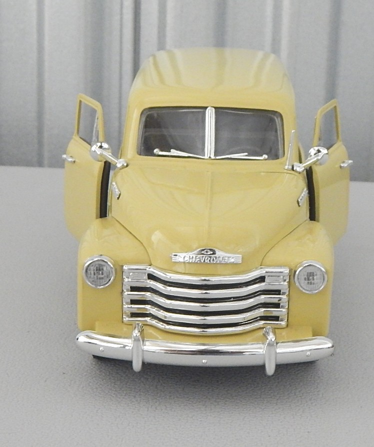 Mira 1:18 Scale 1950 Chevrolet Panel Van
