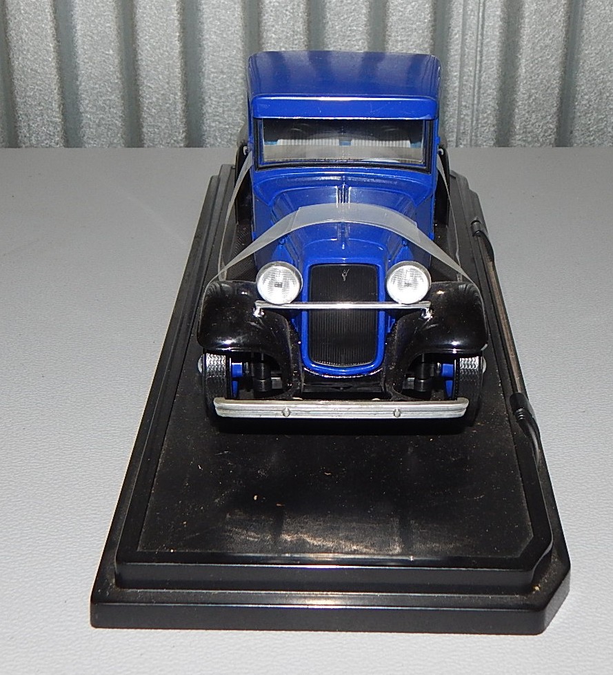 1:18 Scale Road Signature 1934 Ford Pickup