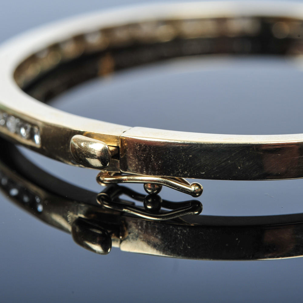 14K Gold and 1.50 CTW Diamond Bangle Bracelet