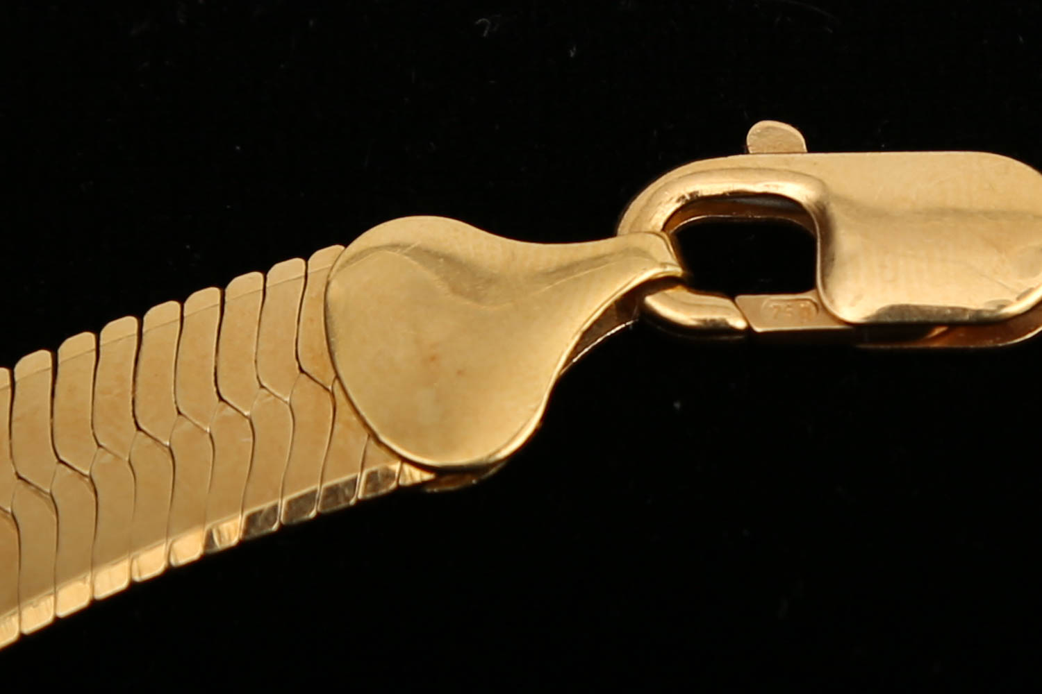 18K Yellow Gold Herringbone Necklace