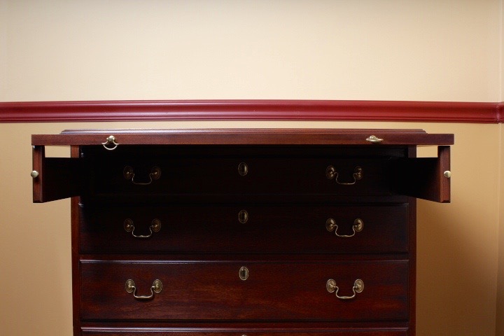 Vintage Henkel-Harris Chippendale Style Mahogany Bachelor's Chest