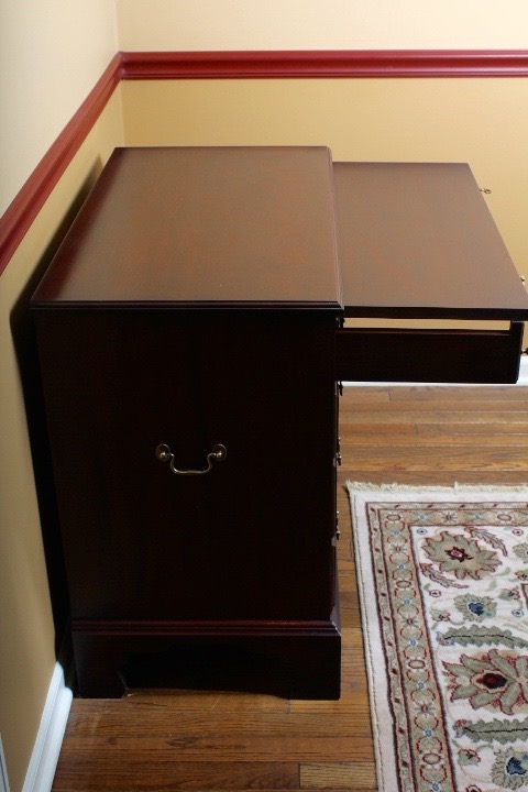 Vintage Henkel-Harris Chippendale Style Mahogany Bachelor's Chest